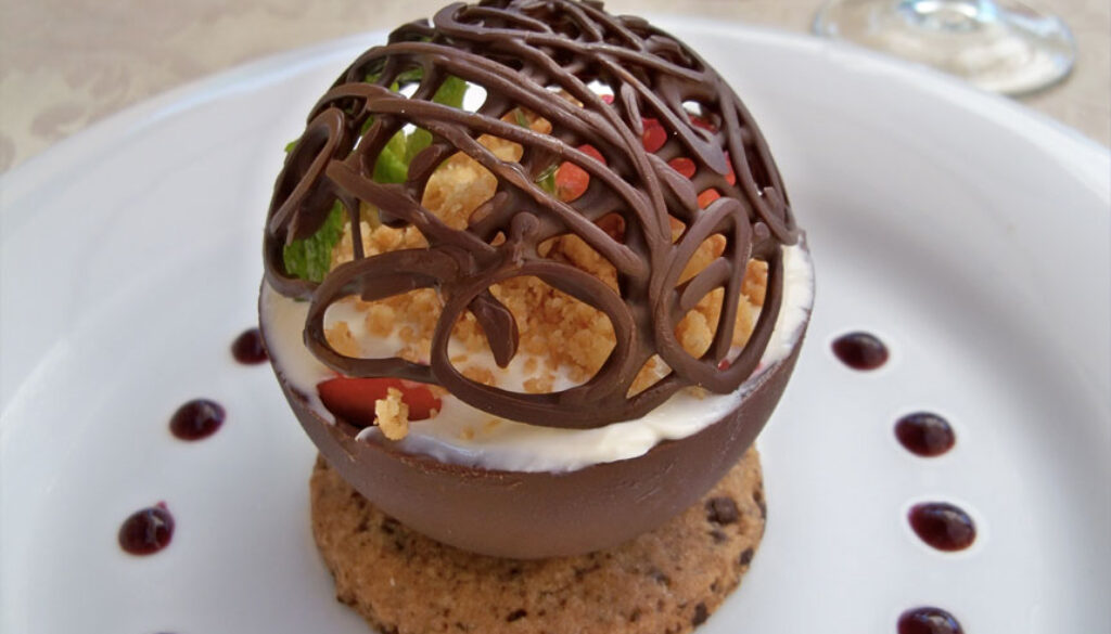 chocolate-fruit-dome