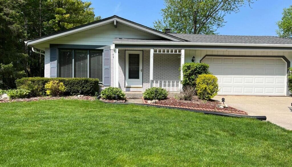 3041 El Camino Dr Cedarburg