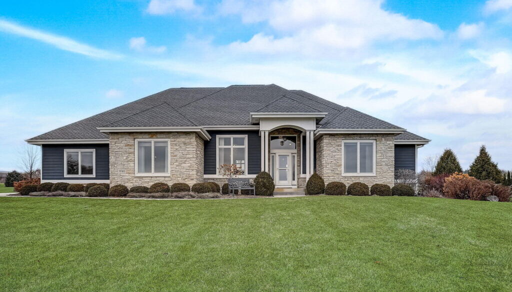 9740 Stonegate Rd., Cedarburg