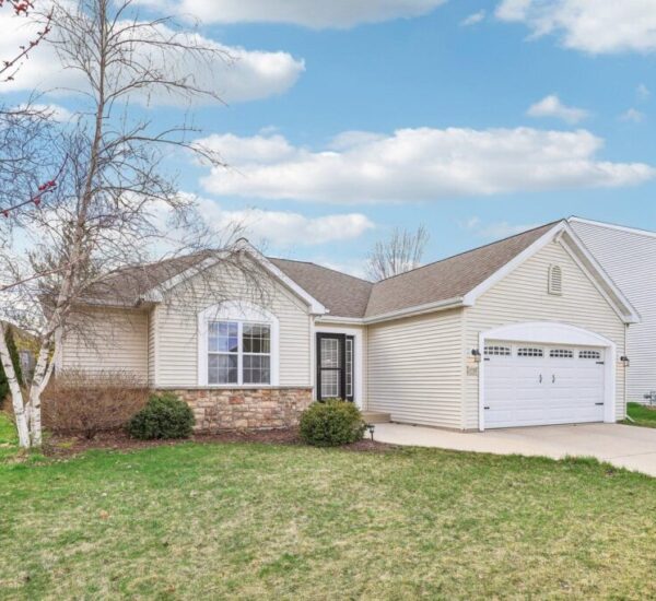 45 1537 Whitewater Dr West Bend