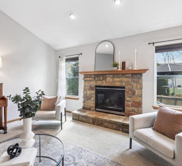 6 1537 Whitewater Dr West Bend