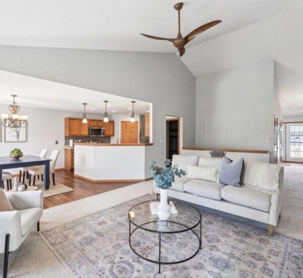 8 1537 Whitewater Dr West Bend
