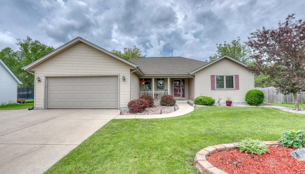 270 Pine St, Fredonia, WI 53021