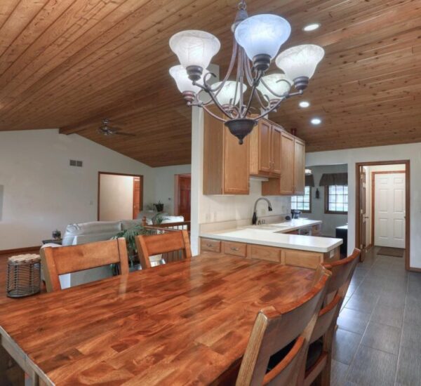 8 270 Pine St Fredonia