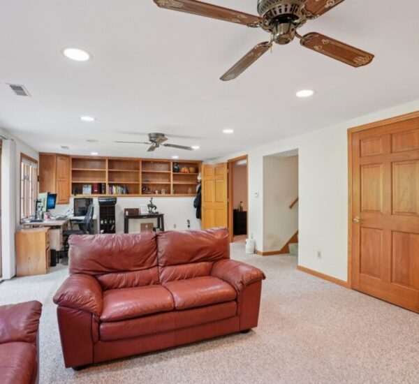 16-web-or-mls-W168N10315 Wildrose Ln-S1309-016