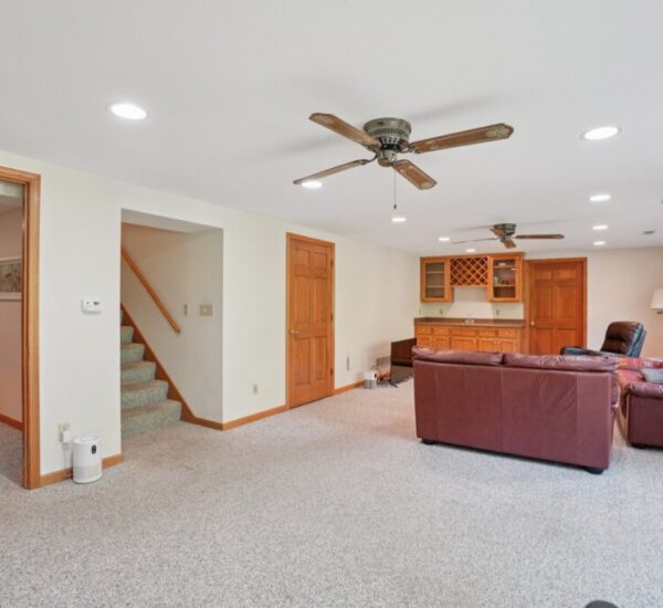 17-web-or-mls-W168N10315 Wildrose Ln-S1309-017