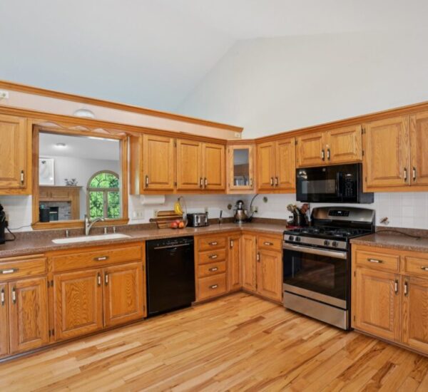 24-web-or-mls-W168N10315 Wildrose Ln-S1309-024