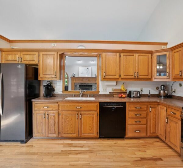 25-web-or-mls-W168N10315 Wildrose Ln-S1309-025