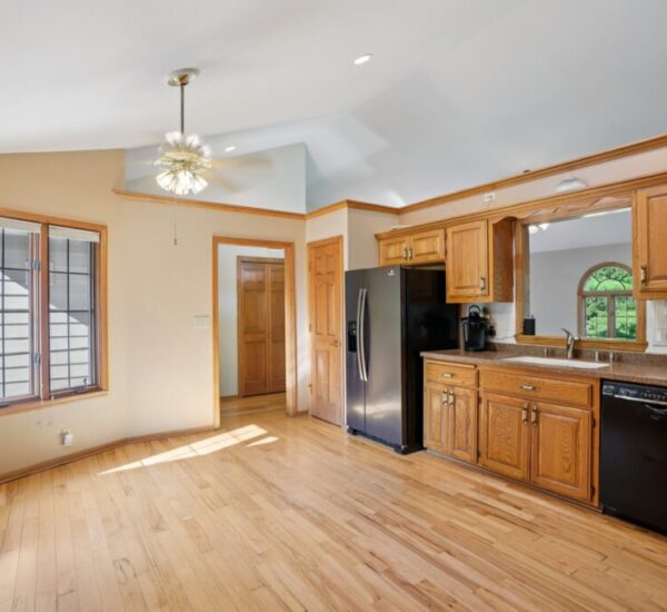 26-web-or-mls-W168N10315 Wildrose Ln-S1309-026