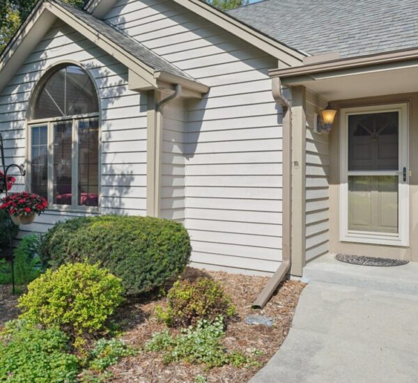 3-web-or-mls-W168N10315 Wildrose Ln-S1309-003