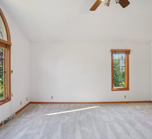 33-web-or-mls-W168N10315 Wildrose Ln-S1309-033