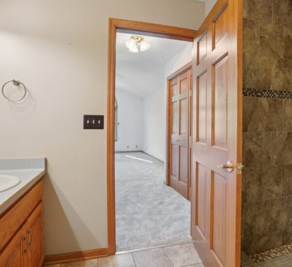 36-web-or-mls-W168N10315 Wildrose Ln-S1309-036
