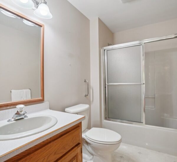 39-web-or-mls-W168N10315 Wildrose Ln-S1309-039