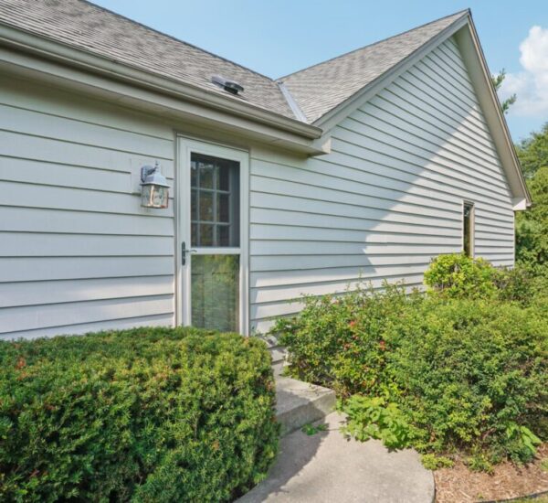 5-web-or-mls-W168N10315 Wildrose Ln-S1309-005
