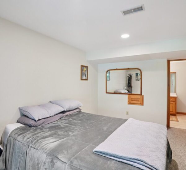 50-web-or-mls-W168N10315 Wildrose Ln-S1309-050