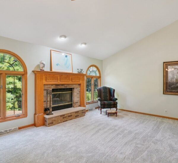 7-web-or-mls-W168N10315 Wildrose Ln-S1309-007