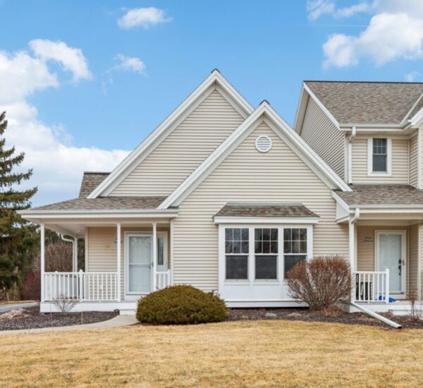 1-web-or-mls-N28W6646 Alyce St-S0403-001