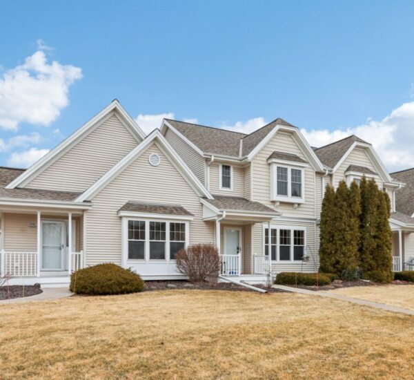 2-web-or-mls-N28W6646 Alyce St-S0403-002