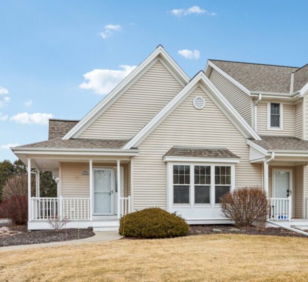 3-web-or-mls-N28W6646 Alyce St-S0403-003