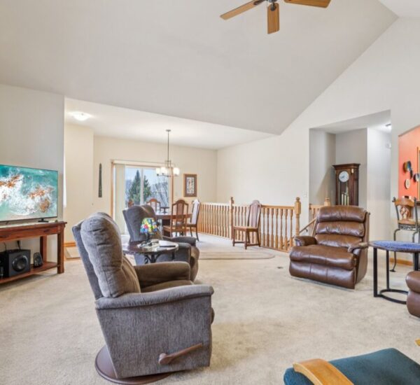 7-web-or-mls-N28W6646 Alyce St-S0403-007