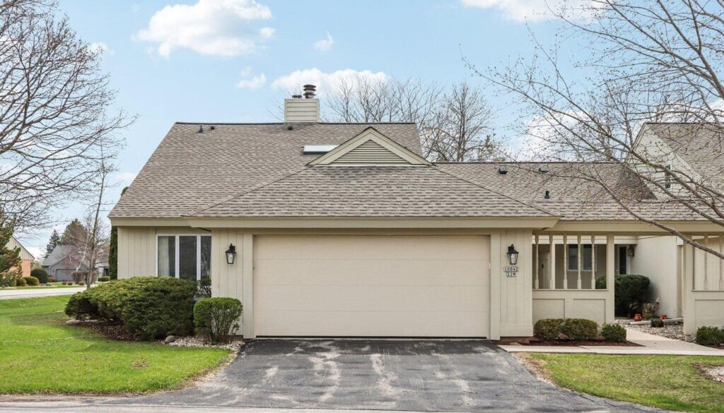 10042 N Holmes Ct Mequon, Wisconsin 53092