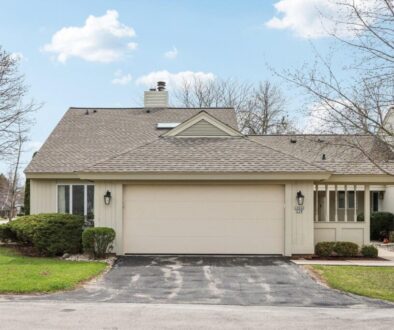 10042 N Holmes Ct Mequon, Wisconsin 53092