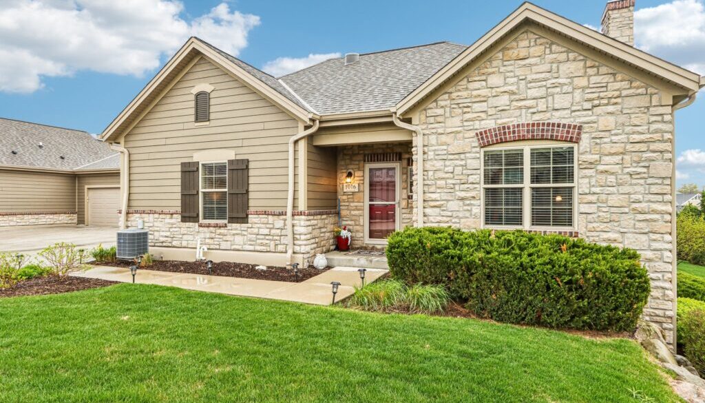 2-web-or-mls-Ann Marie Way 7-S2804-002