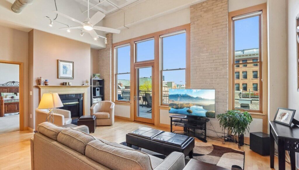 1325 N Van Buren St 208