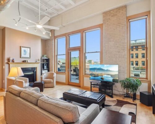 1325 N Van Buren St 208