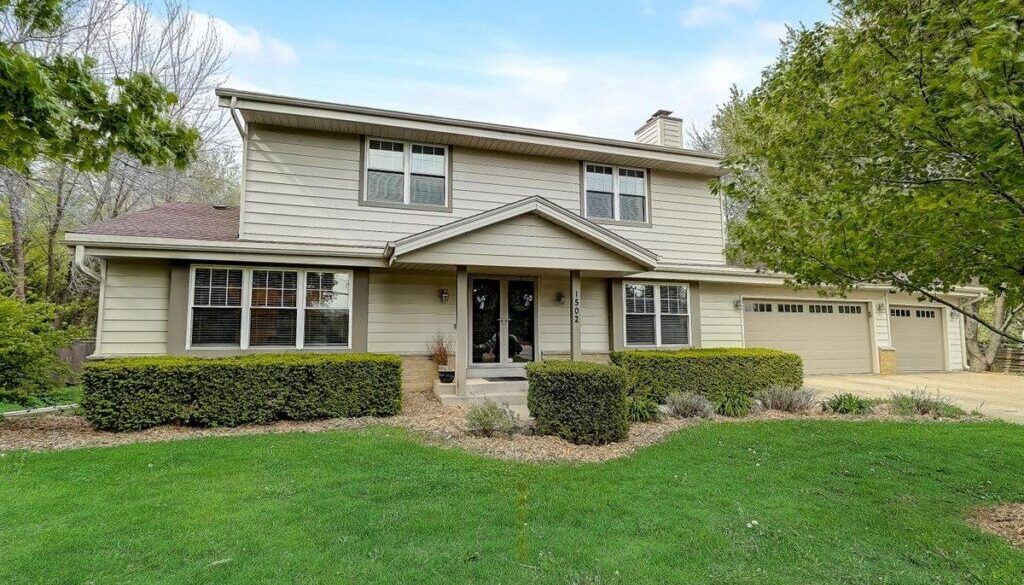 1502 W Donges Bay Rd