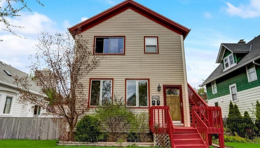2572 S Delaware Ave