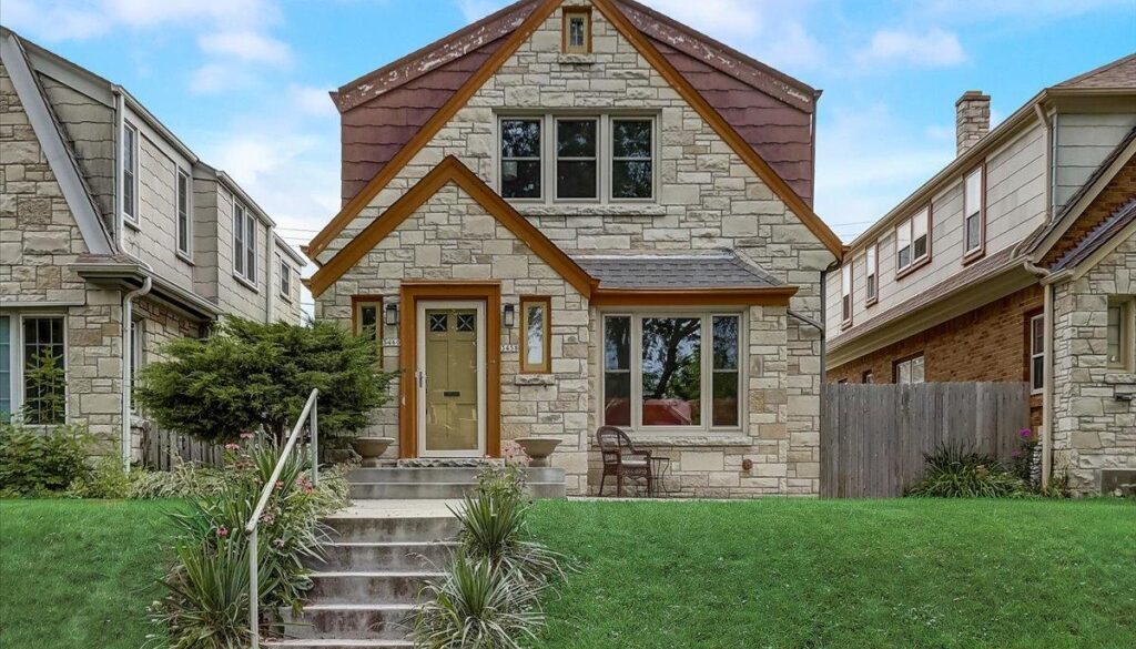 3458 N Humboldt Blvd