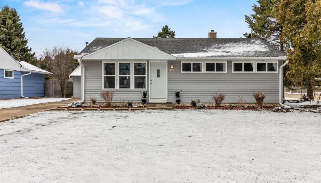 7047 N Navajo Ave