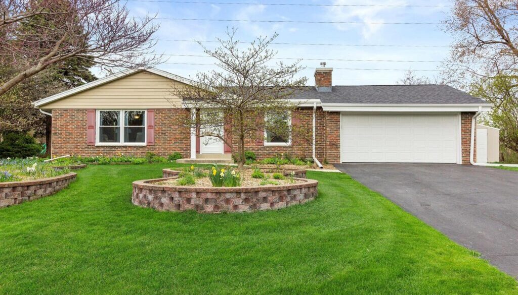 8185 N Edge O Woods Dr