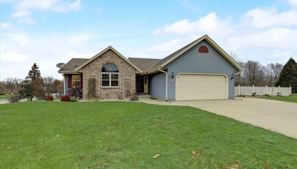 N103W16516 Founders Ln