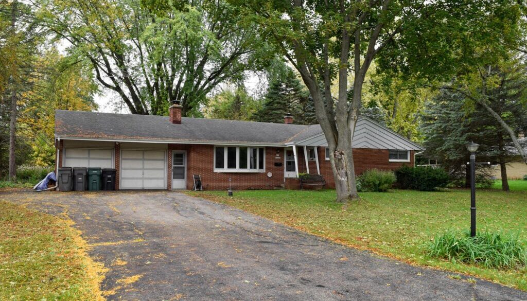 N79W15059 Menomonee Manor Dr